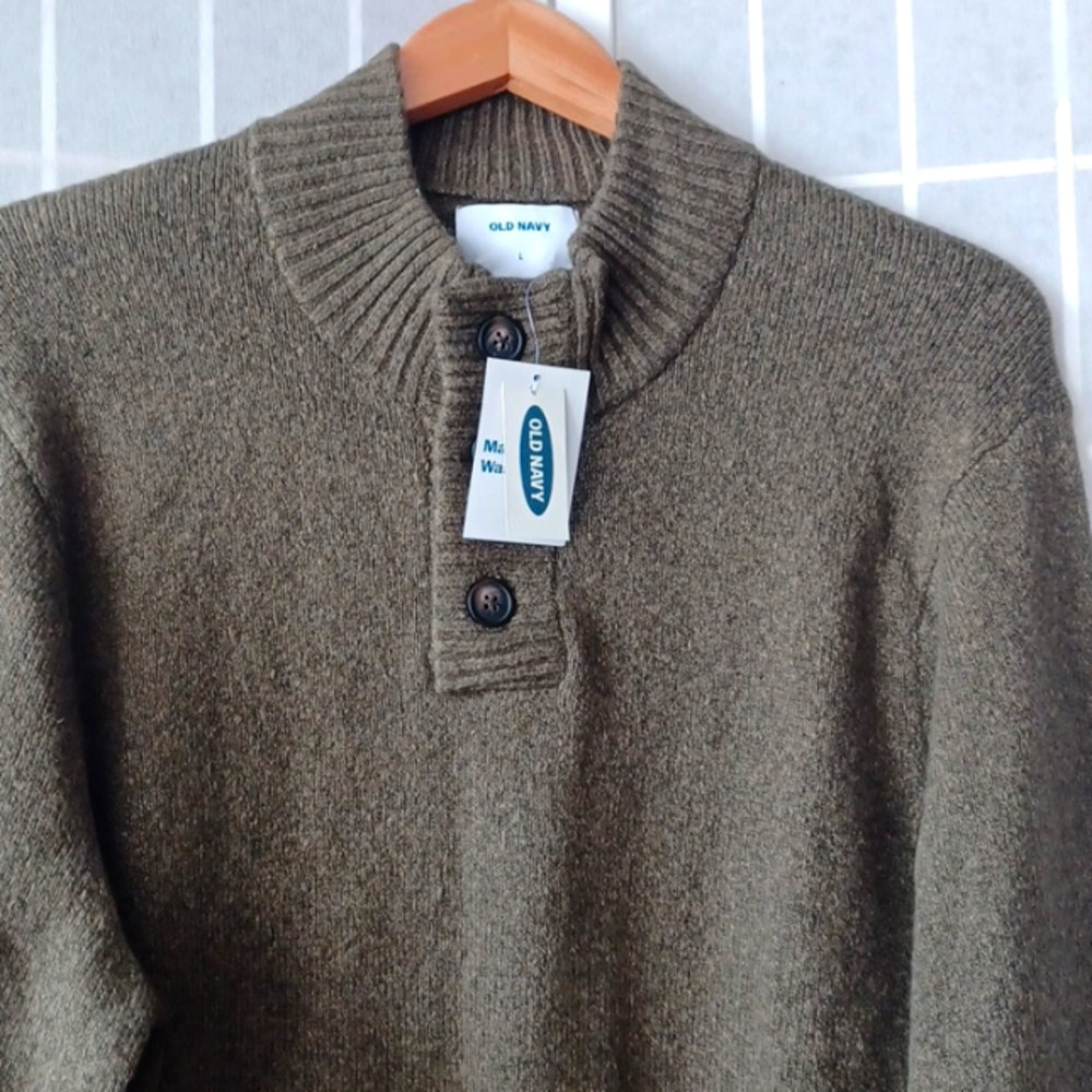 Old Navy sweater - Picture 2 of 14